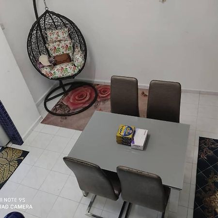 R&R Homestay Simpang Renggam Eksteriør billede
