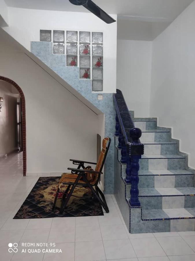 R&R Homestay Simpang Renggam Eksteriør billede